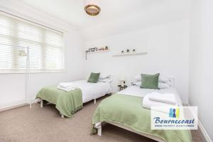 TREES by BOURNECOAST - A Spacious First Floor Holiday Apartment in Talbot Woods -10696