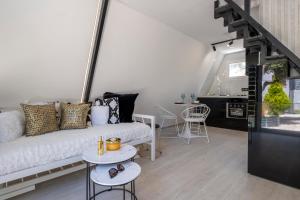 Danaes A-Frame Nest