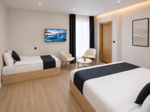 Golden River Hotel By Continent