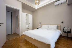 Kefi - Bright 2BR Athens Apartment