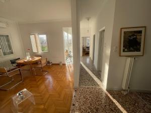 Boutique Sunny 2BR Design Apartment with Cycladic Tub and Terrace