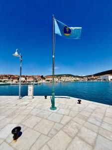 Villa Lungomare-Large Waterfront Apartment -Lungomare Promenade 6