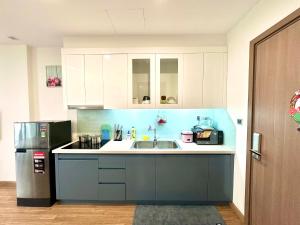 Bright High Floor Studio with Amazing Hanoi Night View and Balcony
