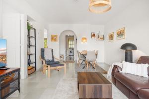 Riviera apt with pool by Costarentals - Ref 82