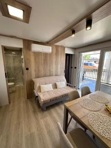 Mobile Homes with pool - Privlaka
