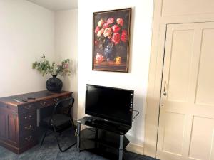 3 Bedroom Flat By Comfy Nest Contractors Accommodation Hailsham, Sleeps 6