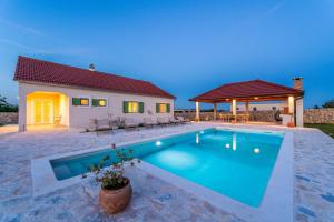 Mariseta Heritage - Holiday Home with pool and jacuzzi NEW