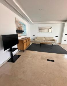 Luxury Beachfront Bright & Spacious by TuriVida