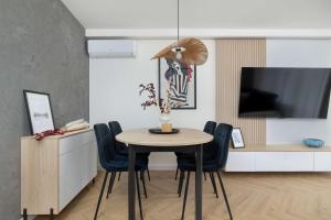 Klimatyzowany Apartament z Balkonem Blisko Centrum Krakowa by Noclegi Renters
