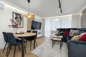 Klimatyzowany Apartament z Balkonem Blisko Centrum Krakowa by Noclegi Renters