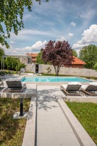 YAMM Pool House