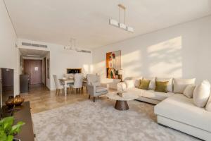Luxury JBR 4 Bedroom Apartment with Ain Dubai & Sea Views