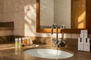Luxury JBR 4 Bedroom Apartment with Ain Dubai & Sea Views