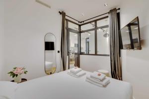 Authentic apt - 2BR 6P - Rue des Martyrs - Opéra