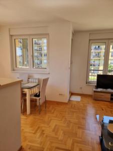 Vels Suite - Cozy Oasis & Free Parking