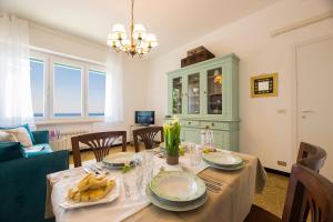 CasaViva - Bright Seaview Retreat in Camogli