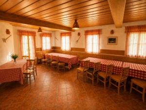 Zidanica Jakec Wine House & Scenic Views