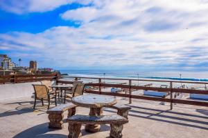 Dog-friendly beachfront villa with pool & hot tub access plus rooftop deck