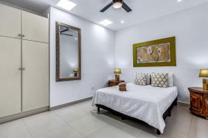 Dog-friendly Ocean-view Retreat with Pool Access plus Rooftop Deck, AC
