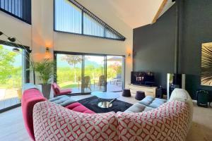 Magnificent villa with heated pool air conditioning