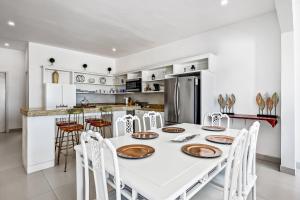 Dog-friendly Villa with Heated Pool, Hot Tub, Streaming, Partial Ocean Views