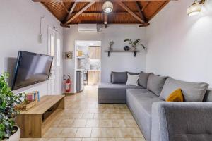 Riginos Garden House