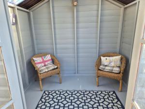 Beautiful 2-Bed semi rural cottage enclosed garden