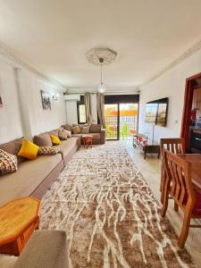 Stylish Central Apartment with Balcony