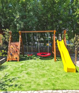 Marys Villa with Heated Pool, Billiards, Darts, Playground & EV Plug