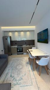 Heras Place
