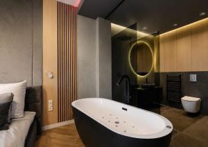 LupoApartments Premium z Klimatyzacją, Jacuzzi w Sypialni Manufaktura Parking Dostęp na Kod
