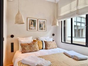 CASAYA breakfast swimming pool city center private
