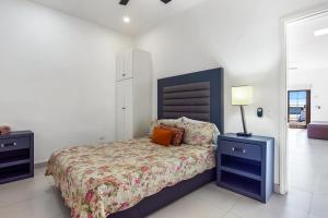 Bright Dog-Friendly Suite with Kitchenette, Heated Outdoor Pool, Hot Tub, Patio