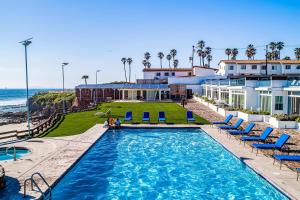 Bright Dog-Friendly Suite with Kitchenette, Heated Outdoor Pool, Hot Tub, Patio