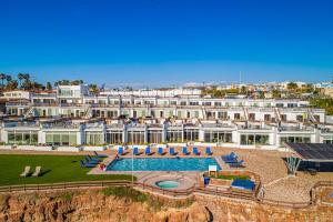 Dog-Friendly Suite with Kitchenette, Heated Outdoor Pool, Hot Tub, Terrace, AC