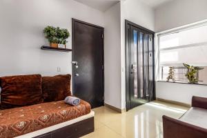 2-Story Dog-Friendly Villa with Outdoor Pool, Patio, 2 Balconies, Streaming, AC