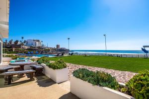Serene Dog-Friendly Villa with Impressive Views, Outdoor Pool, Private Patio, AC