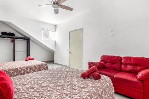 Serene Dog-Friendly Villa with Impressive Views, Outdoor Pool, Private Patio, AC