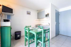 Petit pavillon 4 personnes dans résidence avec piscine