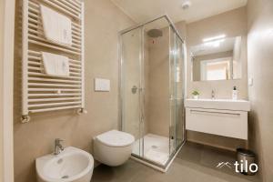 Waterfront Lux •1BR •AC • Gym • Parking • By Tilo