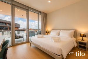 Waterfront Lux •1BR •AC • Gym • Parking • By Tilo
