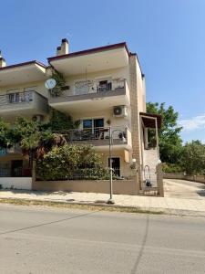 Yellow Tulip Apartment, Cozy Village Stay near Thessaloniki