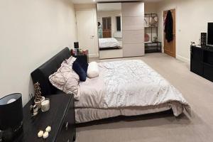 1 Bed Apartment Sleeps 2 - Free Parking on Request
