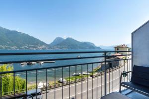 Aurora House · Balcone vista Lago Como · Parking