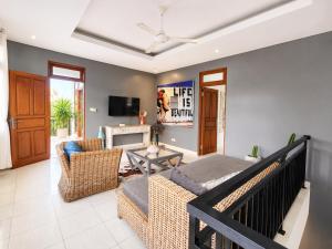 Seminyak Double6 Beach 5BR Villa - pool & parking