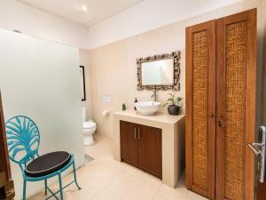 Seminyak Double6 Beach 5BR Villa - pool & parking