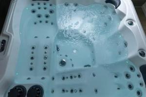 Bulle dEvasion Jacuzzi Love room