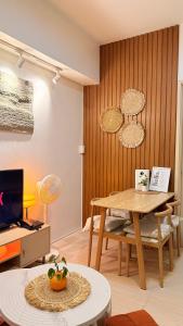42nd Floor 2BR with Amazing Views, Single Beds & 7 Pools