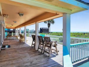 Pelicans and Palms home