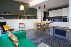 Brand-New Spacious 3 Bd Apt in Piraeus